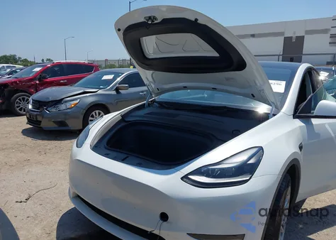 2023 Tesla Model Y Awd/Long Range Dual Motor All-Wheel Drive from USA, damaged, VIN 7SAYGAEE0PF685043